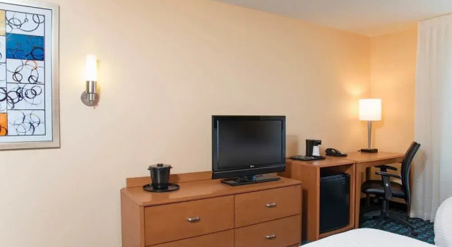 Fairfield Inn & Suites Omaha Downtown, Rezerwuj Hotel Hotele w Omaha z basenem, Basen