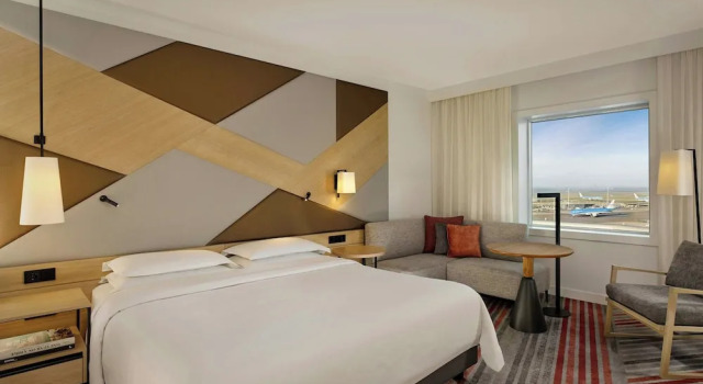 Двухместный номер Airport View Deluxe Sheraton Amsterdam Airport Hotel and Conference Center