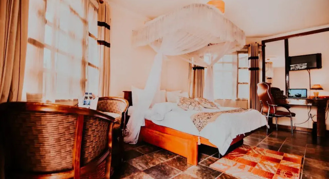 Happy Rhino Hotel