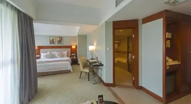 Zhongshan Jiayue Holiday Hotel, Забронировать Отель East District Чжуншань