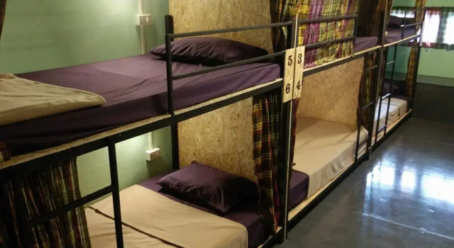 Кровать в общем номере J Giant Hostel