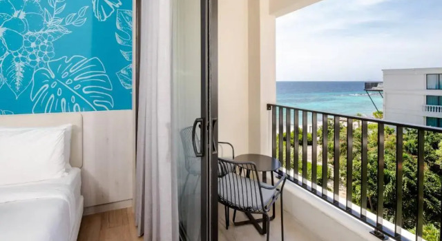 Двухместный номер с частичным видом на океан Curaçao Marriott Beach Resort