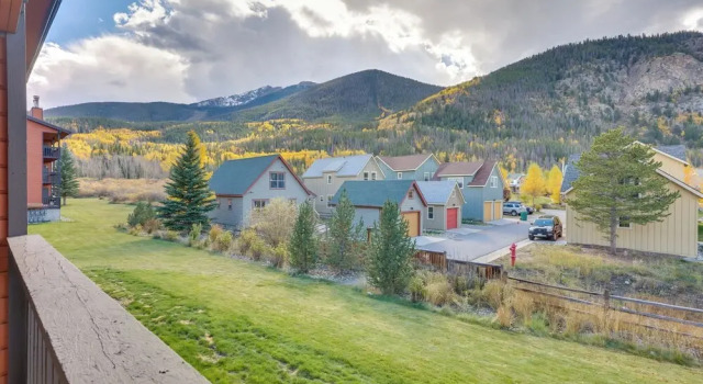 Апартаменты Walkable Frisco Condo: Mtn Views & Shared Hot Tub!