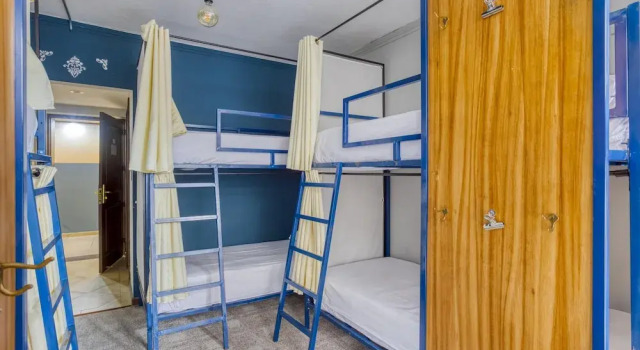 Кровать в общем номере Socialtel Quito