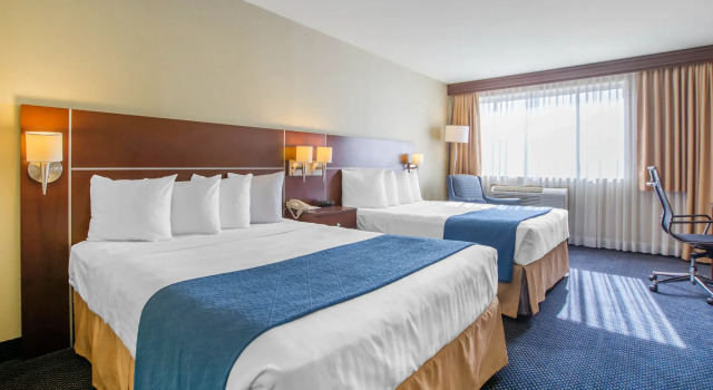 Spark by Hilton Montreal Brossard