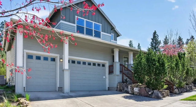 Коттедж с 5 комнатами Flagline Trail 5 Bedroom Home by RedAwning