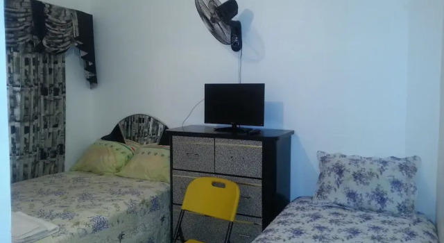 Sweets Guest House, Забронировать Гостевой дом Отели Монтего-Бэй с парковкой, Парковка