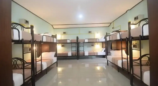 Кровать в общем номере Laila place 1415
