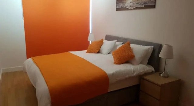 Central penthouse with hot tub views, Забронировать Отель Отели Челтнем 4 звезды, рядом с Jonny-Rocks Stadium, 4*