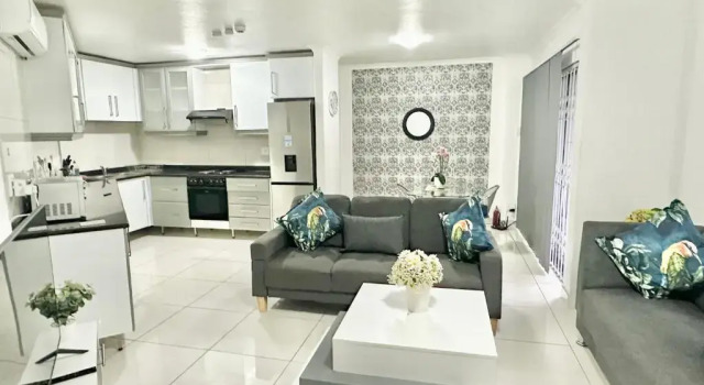Апартаменты Stunning 2 Bed Apartment - Complex Has A Rooftop Braai Area & Beautiful Views of the Sunset