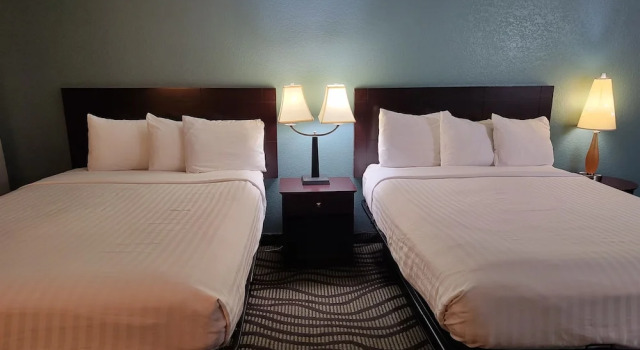 Четырёхместный номер Standard Baymont Inn & Suites by Wyndham Lincoln NE