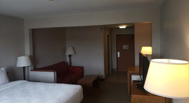Двухместный люкс Country Inn & Suites by Radisson, Fairview Heights, IL