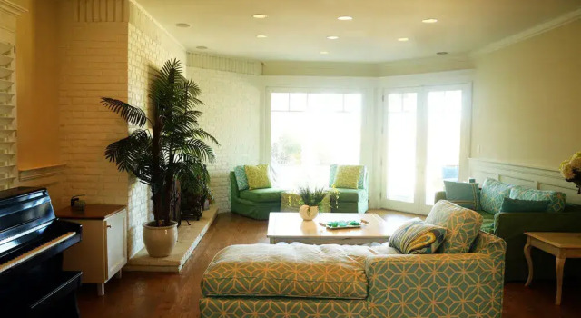 Luxurious French Style Oceanside Malibu House, Забронировать Отель Малибу 