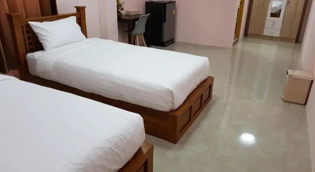 ZONE STATIONSโซนสเตชั่นthatphanom, Varaa Hotelli Hotellit North-Eastern Thailand pysäköinnillä, Pysäköinti