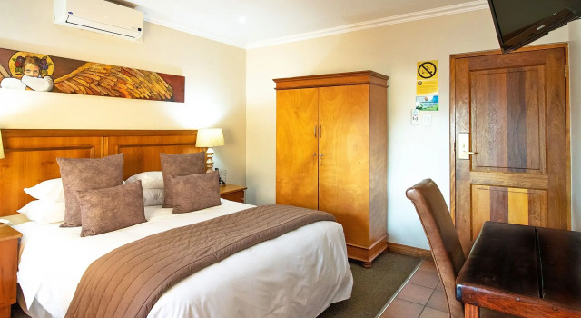Sunward Park Guest House & Conference Centre, Book Pension Hoteller i Boksburg med pool, Swimmingpool