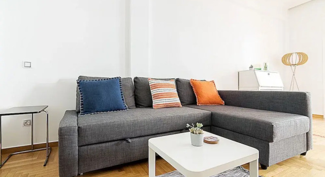 Spacious two bedroom apartment in Central location, Забронировать Апартаменты/квартира Афины Острова Саронического залива - Аттика, рядом с British Council