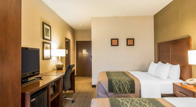 Четырёхместный номер Standard Quality Inn Cameron