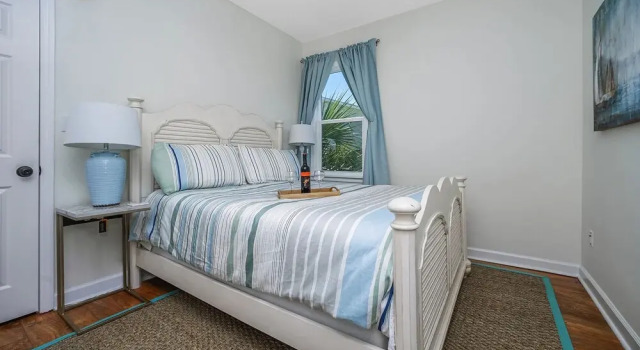 Peach's House - 1659072, Varaa Hotelli Hotellit Emerald Coast uima-altaalla, Uima-allas