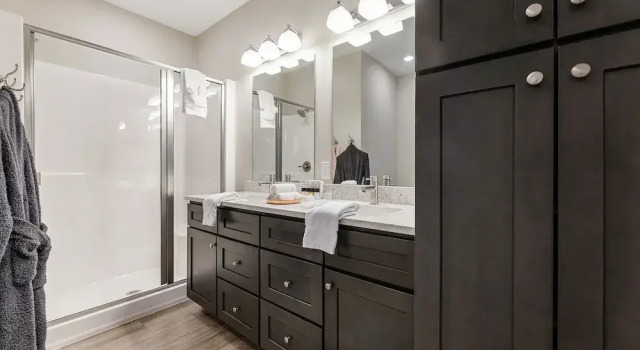 Номер Standard 539 Bay St. Lake View Condo Unit 303E