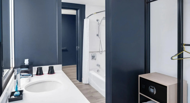 Четырёхместный номер Standard с видом на воду Aloft by Marriott Ocean City