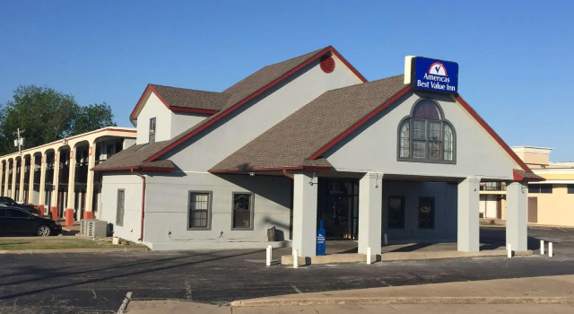 Четырёхместный номер Standard Econo Lodge Norman