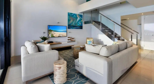 Edge 12 Hamilton Island - Oceanfront villa with buggy, Забронировать Вилла Отели Острова Гамильтон с парковкой, Парковка