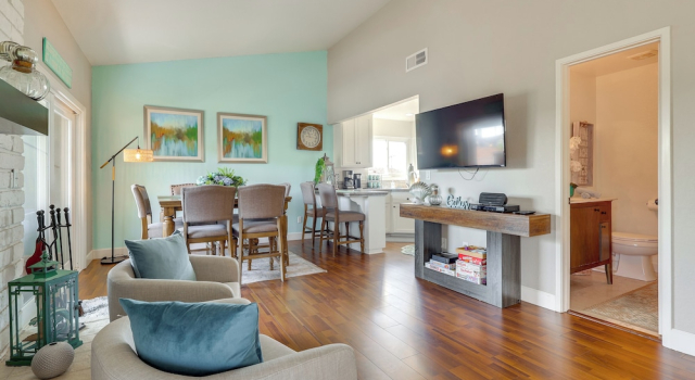 Walk to Beach + Pier: San Clemente Family Getaway, Забронировать Апартаменты/квартира Сан-Клементе Beach Cities Orange County, рядом с San Clemente Farmers Market