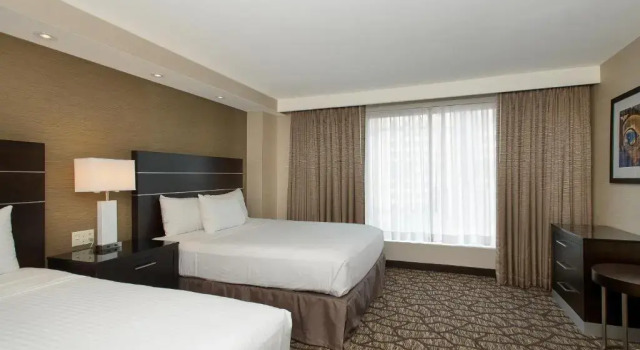 Четырёхместный Люкс с видом на город Hyatt Regency Niagara Falls Fallsview