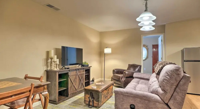 Beautiful Wooded Escape, Half-mi to Pine Mtn Lake!