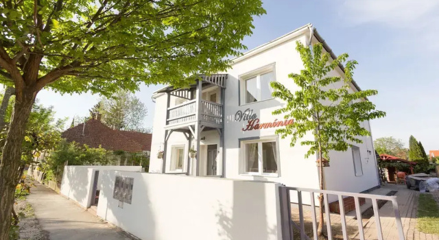 Villa Harmónia, Book Villa SPA-hoteller i Gyula, SPA