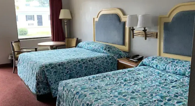 Четырёхместный номер Economy Bayfront Inn Biloxi