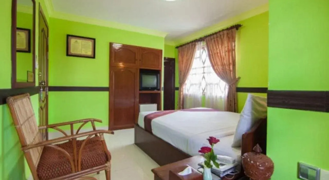 Long Live Hotel