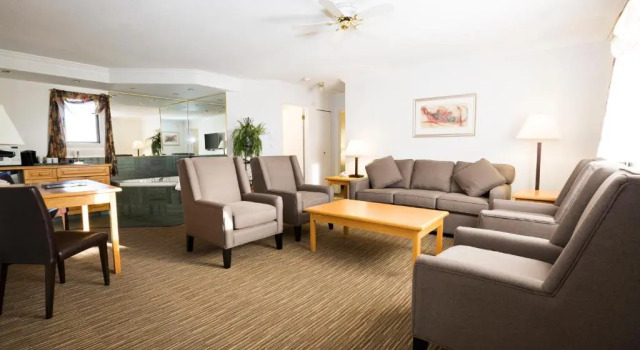 Люкс Tower Inn & Suites