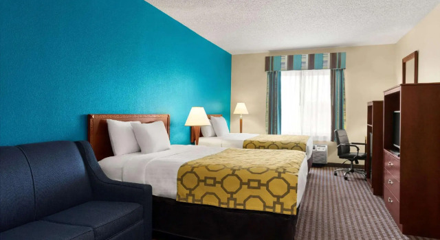Четырёхместный номер Deluxe Baymont by Wyndham Elizabethtown