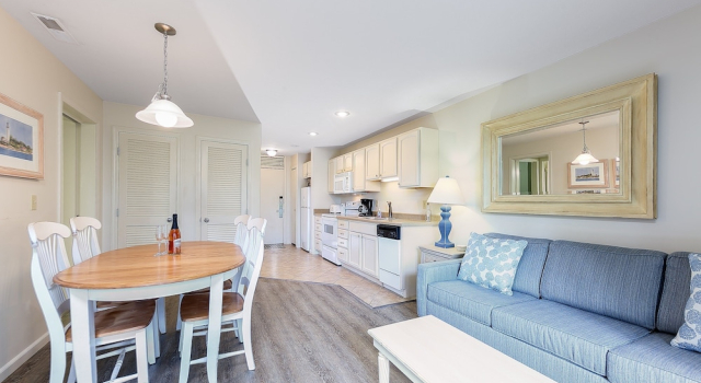 Beautiful 2 Bedroom Lakeside Condo at The Shores 5677, Varaa Huoneistohotelli Acme Michigan