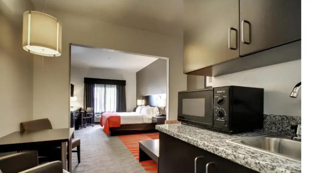 Люкс La Quinta Inn & Suites by Wyndham Meridian