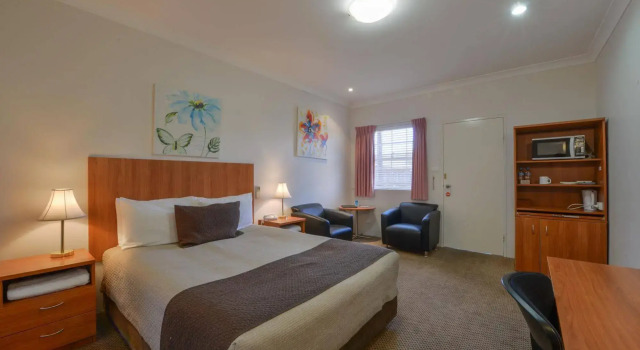 Cadman Motor Inn & Apartments