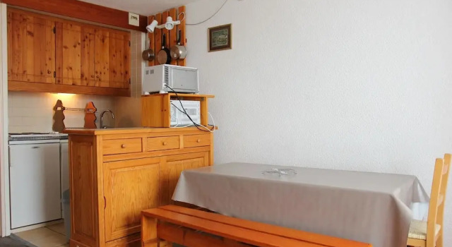 5 persons studio cabin in the center Holiday home 0 agence la cime, Prenota Hotel Hotel a Alvernia con parcheggio, Parcheggio