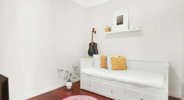 Lovely 2 Bedroom Terrace House in West End, Rezervasyon Otel West End otoparklı oteller, Otopark