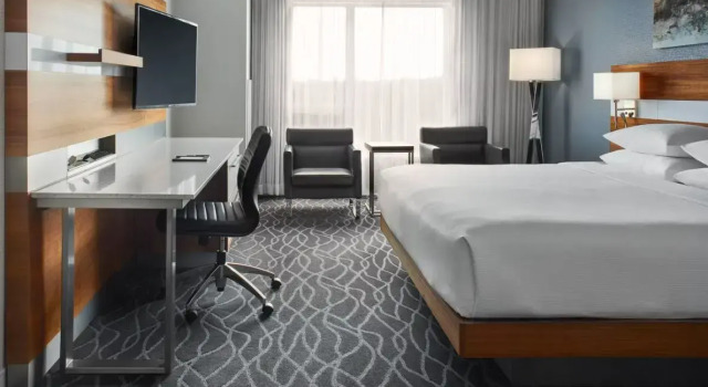 Двухместный номер Standard Delta Hotels by Marriott Waterloo