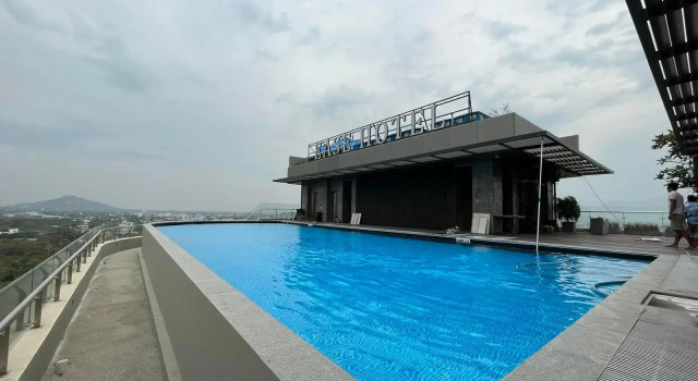 Ease Hotel