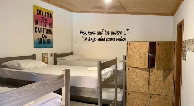 Кровать в общем номере (женский номер) A Coroa Hostel & Pousada