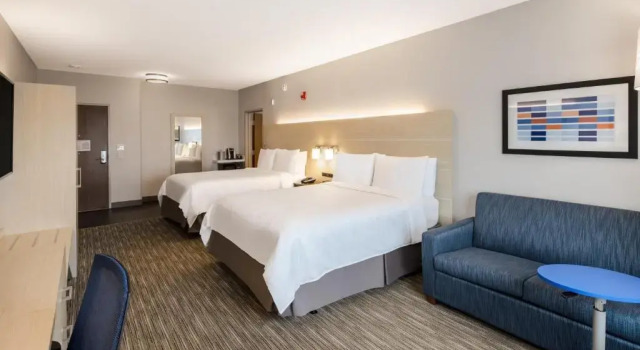 Четырёхместный люкс Holiday Inn Express & Suites Ft Myers Beach-Sanibel Gateway by IHG