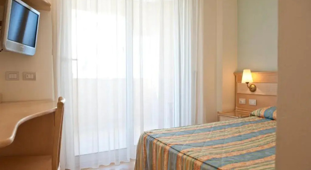 Трёхместный номер Standard Hotel Derby Exclusive