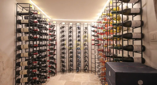 TD Trullo Titiro w Wine Cellar Vineyard Pool, Book Feriehus Villaer i Valle d'Itria, Villa