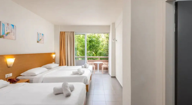 Номер Superior с балконом City Center Hotel