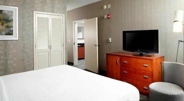 Люкс Courtyard by Marriott Pittsburgh Greensburg