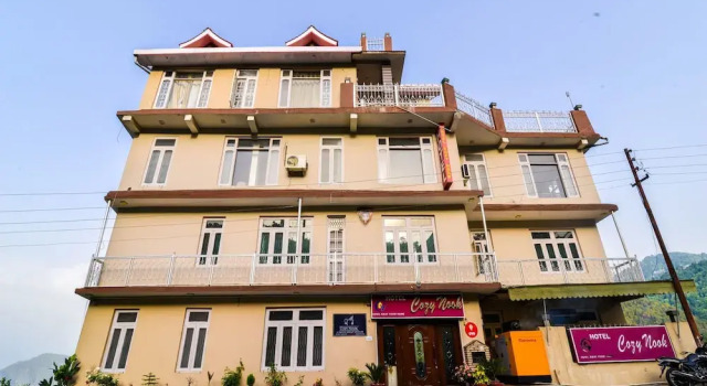 OYO 8660 Hotel Cozy Nook, Забронировать Отель Отели Джамму и Кашмира с парковкой, Парковка