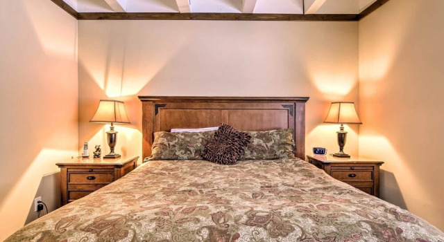 Private Deck & Community Pool: Incline Village Gem, Забронировать Отель Инклайн-Виллидж North Lake Tahoe