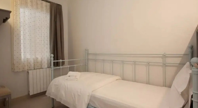 Cosy 4bdr in Exiample, 10mins to Plaza Catalunya, Забронировать Отель Барселона провинция Барселона, рядом с Jove Regina Theatre